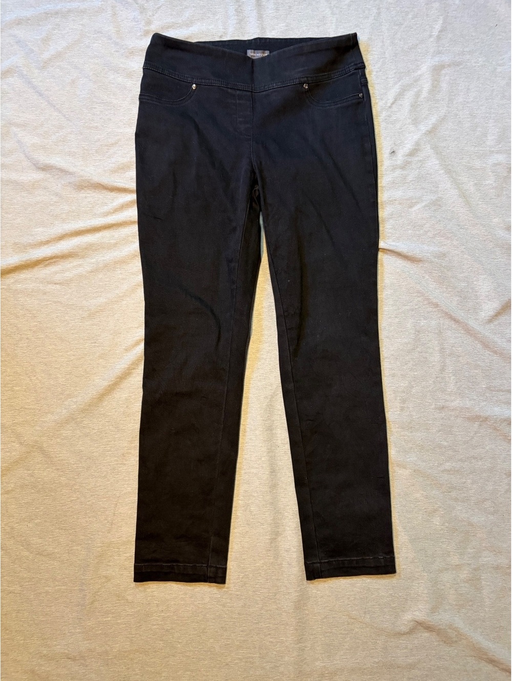 Van Heusen Women’s Size 6 Black Stretch Extensible Pull On Slim Pants